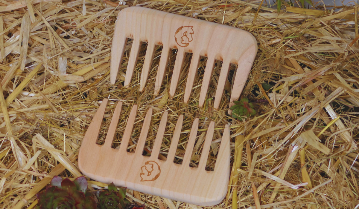 Energy comb for horses - cherry wood