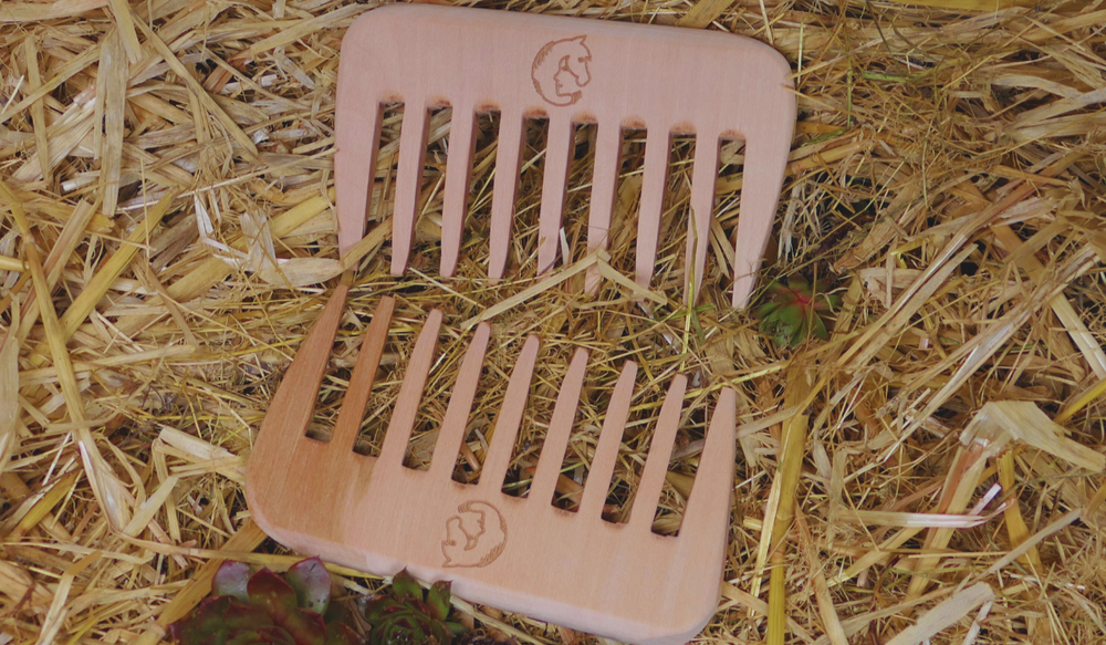 Energy comb for horses - service tree wood