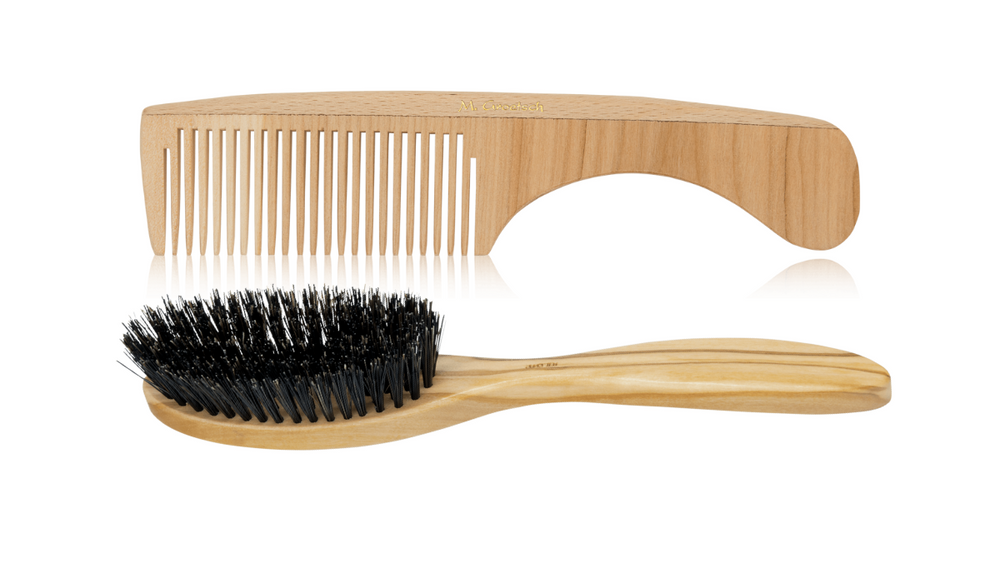 Hair comb and hair brush in a set for fine hair