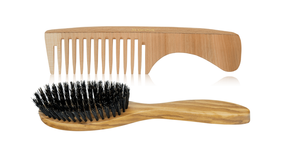 Hair comb and hair brush in a set for lots of hair