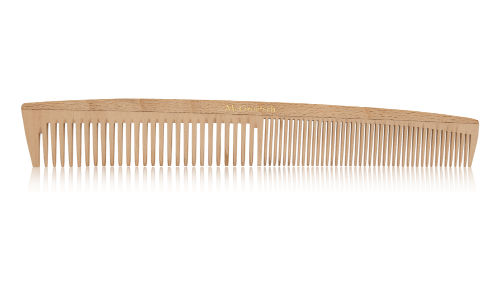 
                  
                    Haarschneidekamm aus dem Holz der Elsbeere grob fein 20cm lang
                  
                