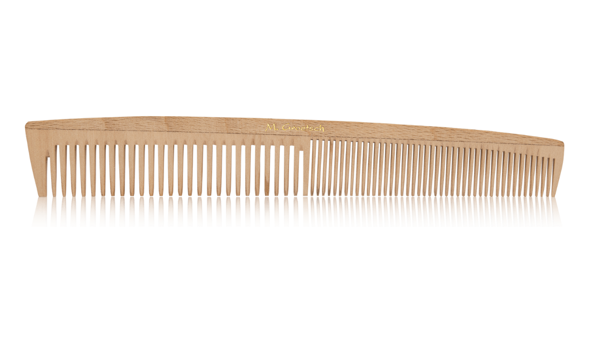 
                  
                    Haarschneidekamm aus dem Holz der Elsbeere grob fein 20cm lang
                  
                